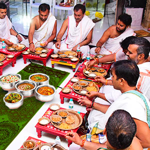 7---Brahmin-Bhoj-and-Charity-Pujas